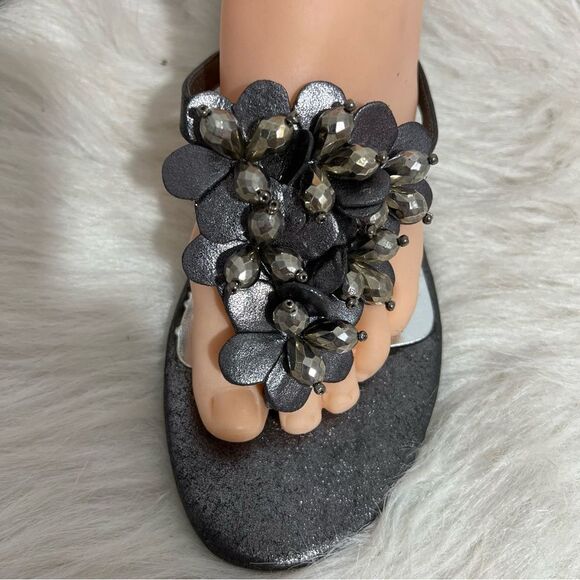 Kenneth Cole Reaction Love Story Women's Gray Beaded Sandals -- 9.5 - Picture 2 of 8